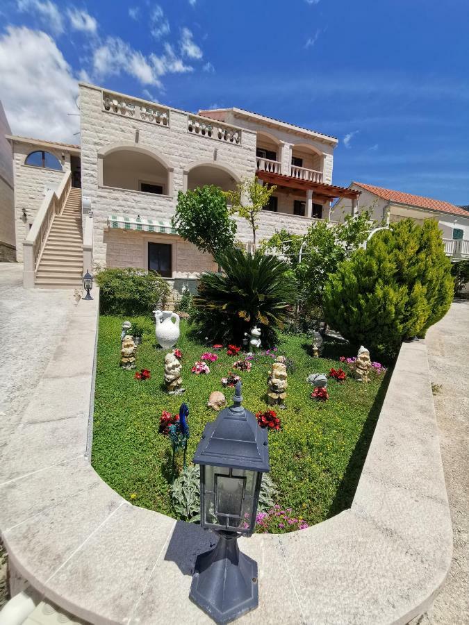 Apartments Fani ボル エクステリア 写真